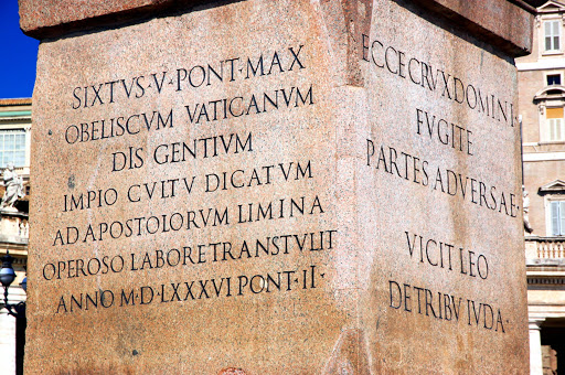 Il significato simbolico dell&#8217;obelisco a San Pietro