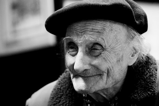 Un vecchio sorridente &#8211; it