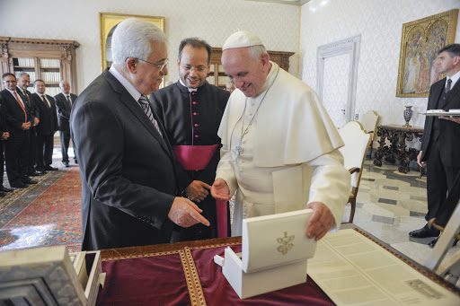 Pope Francis with Mahmoud Abbas &#8211; CPP
