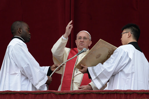 Pope Francis (C) gives his traditional Christmas &#8220;Urbi et Orbi&#8221; blessing &#8211; it