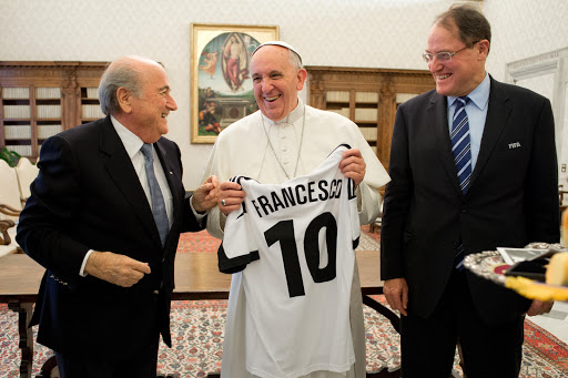 Pope Francis (C) speaking with FIFA president Sepp Blatter &#8211; AFP
