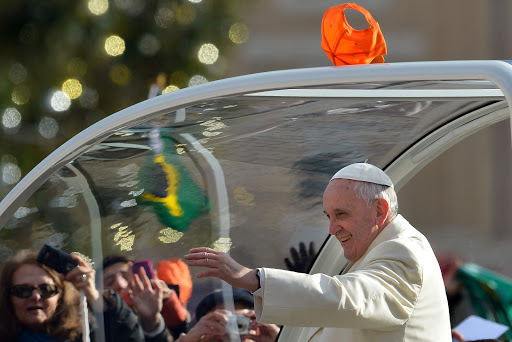 Pope Francis salutes the crowd &#8211; it