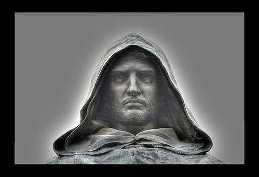Giordano Bruno e lo sguardo verso San Pietro