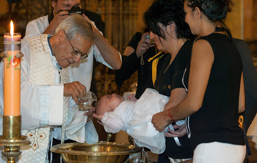 Argentina, baptism of the baby of two-women couple &#8211; AFP