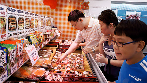 Asian Family Customers Shopping in The Super Market &#8211; it