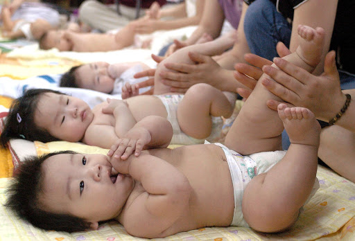 South Korean mothers practice massage to their babies &#8211; it