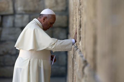 JERUSALEM : Pope Francis prays at the Western Wall &#8211; it