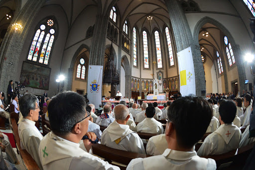 REPUBLIC OF KOREA, SEOUL : Pope Francis celebrates a mass in Seoul&#8217;s Myeongdong Cathedral on August 18, 2014. &#8211; it