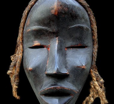 Oggetti etnici maledetti: attenzione a maschere e suppellettili