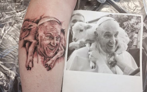 tatuaggio papa francesco