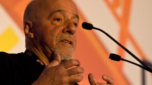Paulo Coelho satanista?