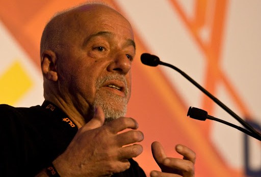 Paulo Coelho satanista?