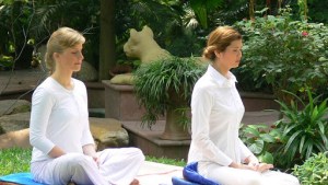 Mujeres meditando – it