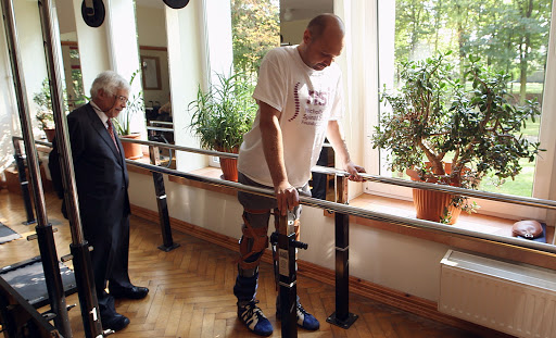 Bulgarian man Darek Fidyka (R) walks with the aid of leg-braces and parallel bars at the Akron Neuro-Rehabilitation Center in Wroclaw, Poland &#8211; it