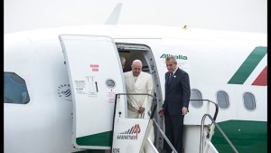 Arrival of Pope Francis at the airport – Alitalia – Airplane – it