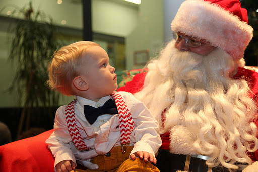 Santa Claus con un niño en brazos &#8211; it