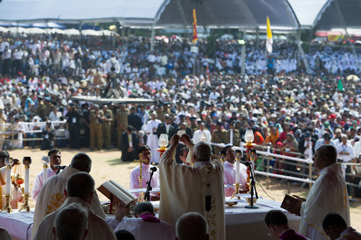 Pope Francis leads a Mass at Colombo&#8217;s seafront Galle Face Green for the canonization ceremony of Joseph Vaz, Sri Lanka &#8211; CPP