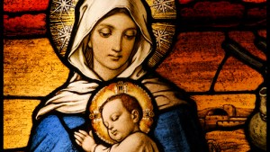 Stained glass depicting the Virgin Mary holding baby Jesus © CURAphotography / Shutterstock.com – it