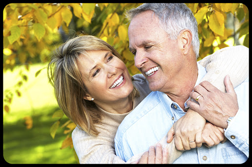 Happy senior couple in love © kurhan / Shutterstock &#8211; it
