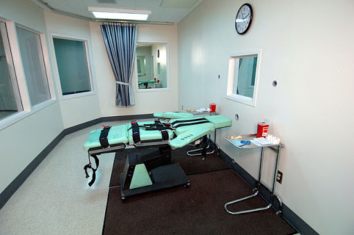 La cámara de ejecución de la Prisión Estatal de San Quentin &#8211; it
