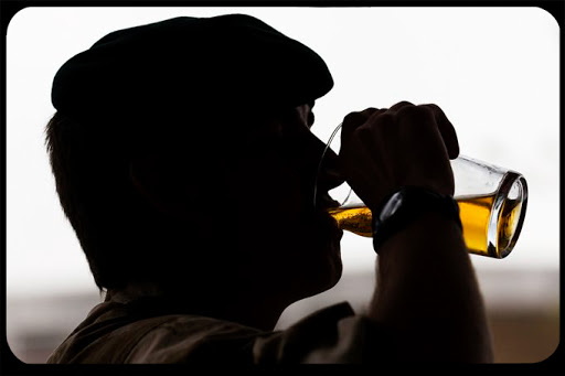 WEB-Drinking-Beer-Sergeant-Ian-Forsyth-RLC-CC &#8211; it