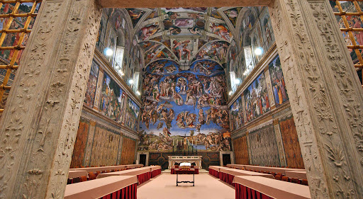 The sistine chapel with Michelangelo&#8217;s fresco &#8211; it