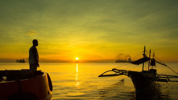 web-man-look-sun-boat-cc-bro-jeffrey-pioquinto-flickr