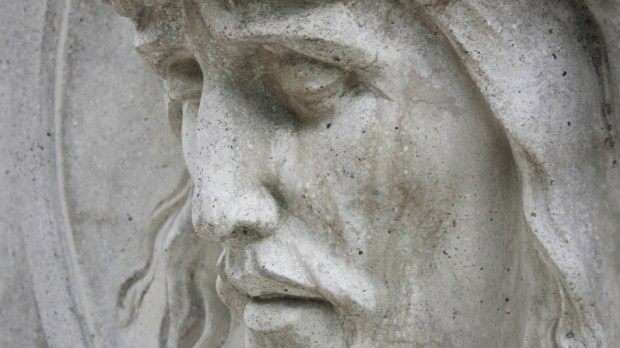 web-jesus-statue-face-graveyard-zwiebackessershutterstock-ai