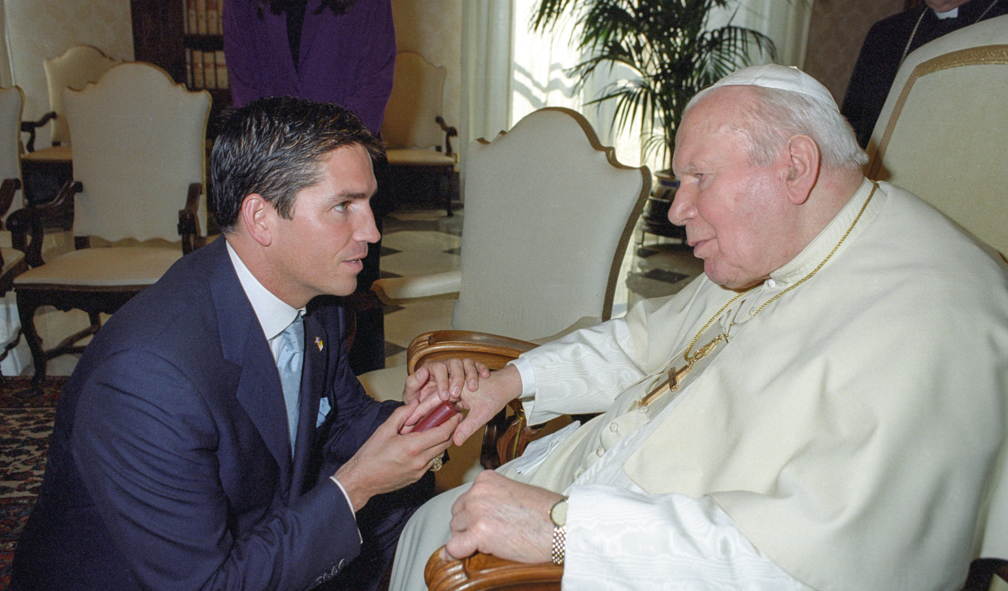 March 15 2004 : Pope John Paul II meets the actor Jim Caviezel in the Vatican. (Jim Caviezel is an American actor, best known for portraying Jesus Christ in the 2004 film The Passion of the Christ) EDITORIAL USE ONLY. NOT FOR SALE FOR MARKETING OR ADVERTISING CAMPAIGNS.