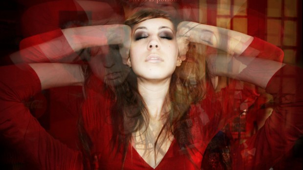 web-stress-stressed-woman-poison-red-giulia-bartra-cc