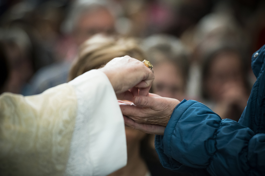 web-communion-eucharist-hands-001-jeffrey-bruno