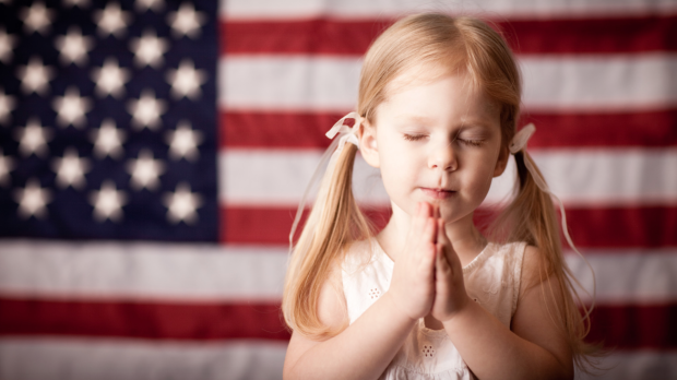 usa-flag-daughter-praying