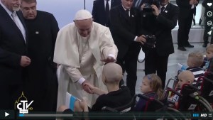 L’affettuoso saluto di Papa Francesco ai bambini dell’ospedale pediatrico di Cracovia on Vimeo