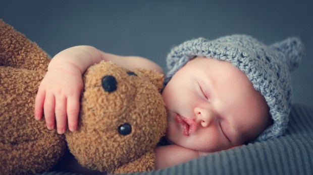 baby sleeps teddy bear