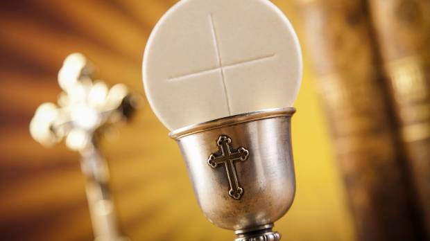 web-eucharist-host-chalice-communion-sebastian-duda-shutterstock_217229680