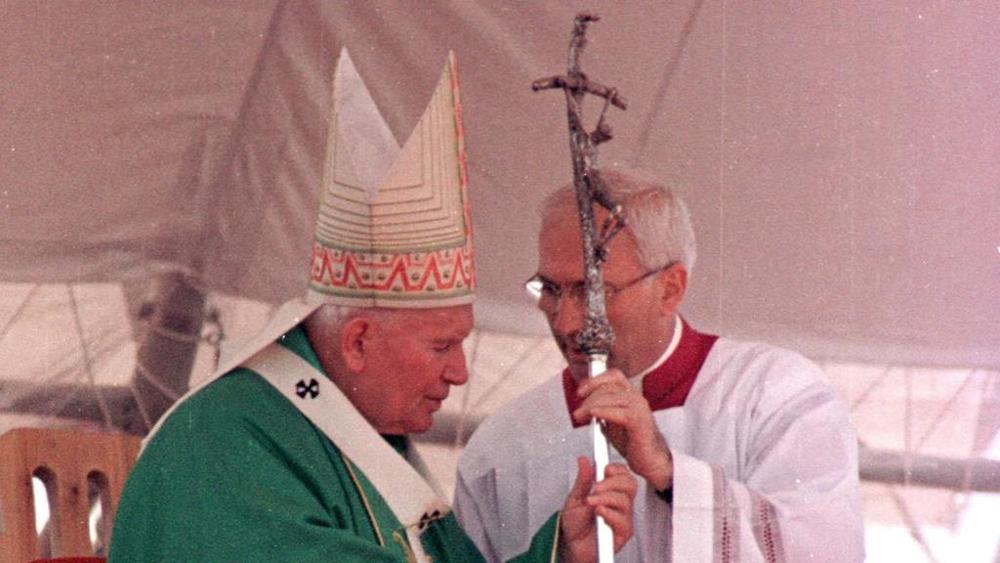 Monsignor Piero Marini con san Giovanni Paolo II