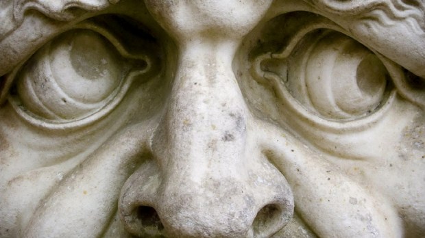 web-worry-statue-face-eyes-kristian-dela-cour-cc