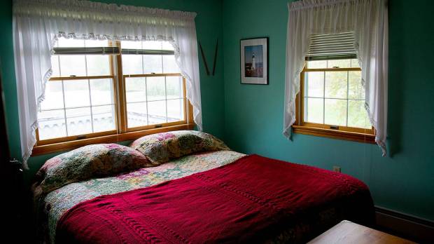 web-bedroom-windows-red-blanket-comforter-tiffany-joyce-cc