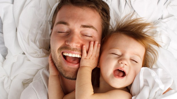 WEB3-FATHER-CHILD-BED-Shutterstock_94847353-MCarper-AI