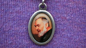 hero-padre-pio-pendant-godong-afp-034_908508