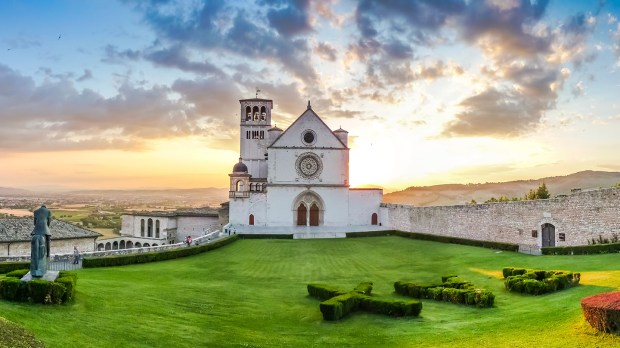 WEB-Basilica of Saint Francis-Assisi-Italy-shutterstock_314800343-canadastock-AI