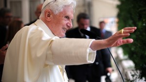 WEB-POPE-BENEDICT-XVI-PROFILE-HAND-UK-Catholic-Marcin-Mazur-CC