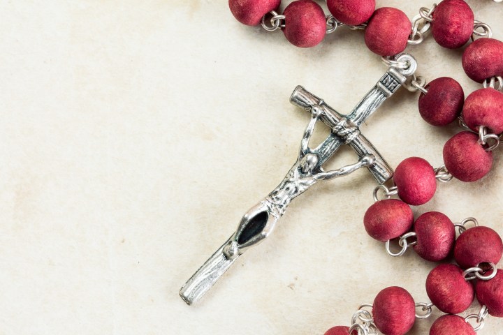 WEB ROSARY CROSS JESUS HOLY © Graja Shutterstock