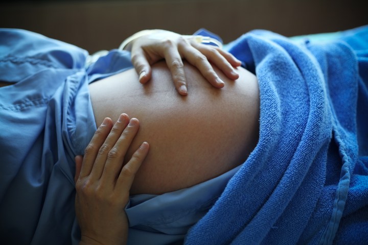 WEB-WOMAN-PREGNANT-BELLY-HANDS-HOSPITAL-Sakhorn-Shutterstock_125744078