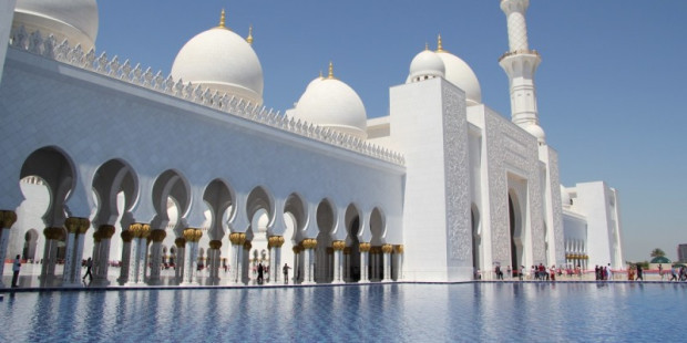 sheikh-zayed-grand-mosque-e1420892832889
