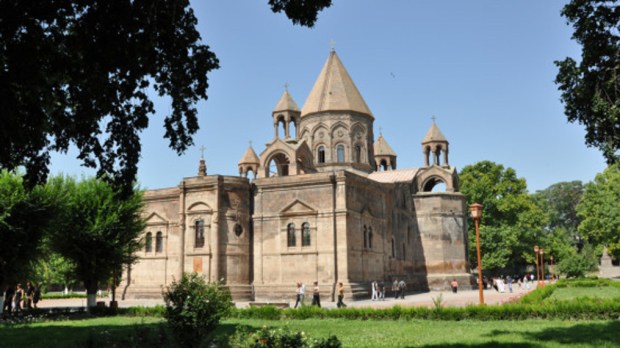 web-etchmiadzin-church-armenia-garden-c2a9-nina-stc3b6ssinger-cc