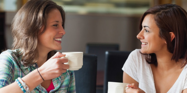 web3-women-freinds-talk-coffee-confidence-shutterstock_160629524-por-esb-professional-ai
