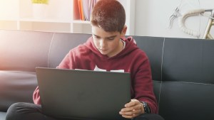 PRETEEN,BOY,COMPUTER