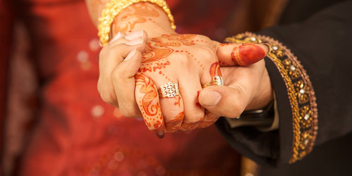 web3-hindi-bride-groom-wedding-tradition-shutterstock_428510212-omer-n-raja-ai