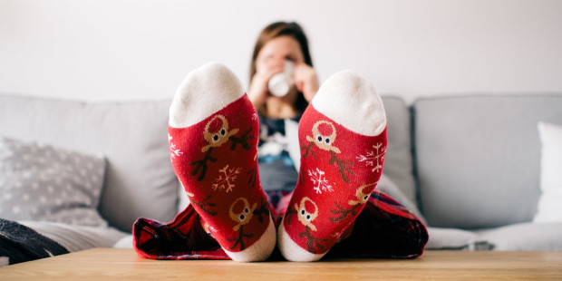web3-christmas-socks-coffee-hot-chocolate-home-couch-relax-tookapic-cc0